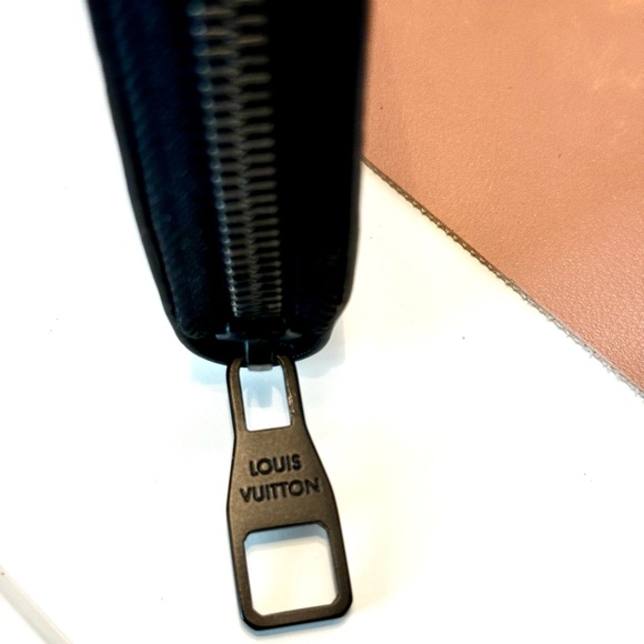 Louis Vuitton Limited Edition Zippy Wallet - Picture 7 of 12